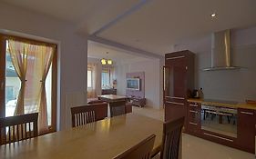 Apartament Monia